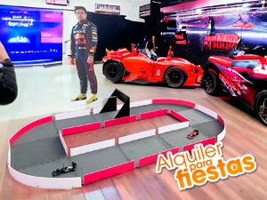 Renta de Simuladores de Carreras con Decoración de Checo Pérez